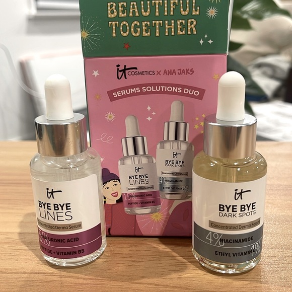 ❤️NEW!!!❤️ IT Cosmetics Serum Solutions Duo. Bye Bye lines Bye Bye Dark Spots.